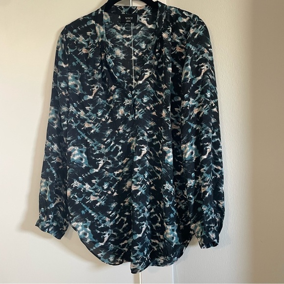 Vici Tops - Vici blouse like new
